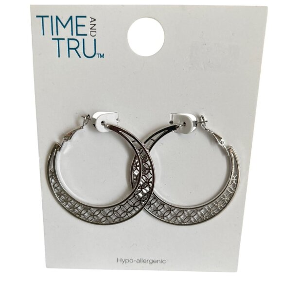 Time And Tru Hypoallergenic Gold Tone Leaf & Silver Tone Hoop Cutout Earrings - Picture 4 of 6